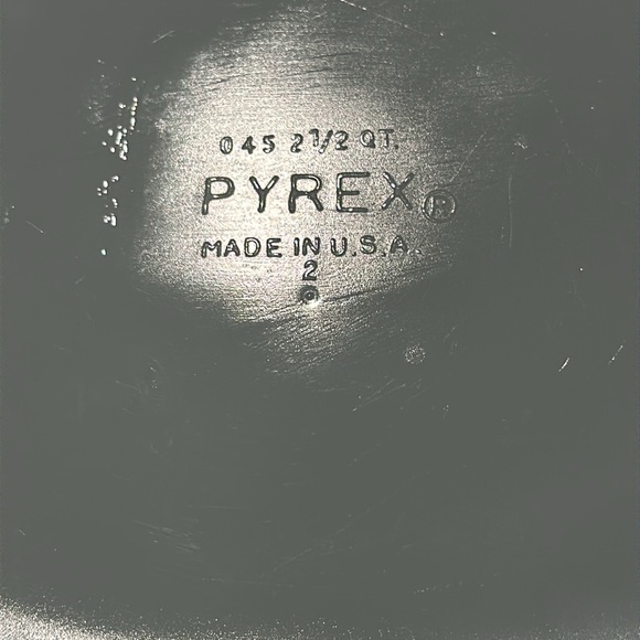 Vintage Pyrex Lace Medallion 2 1/2 Quart Casserole - Picture 8 of 16